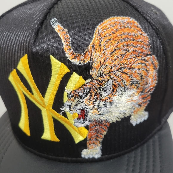 Rare BNWT New York Yankees Year of the tiger Hat Snapback - Picture 2 of 6